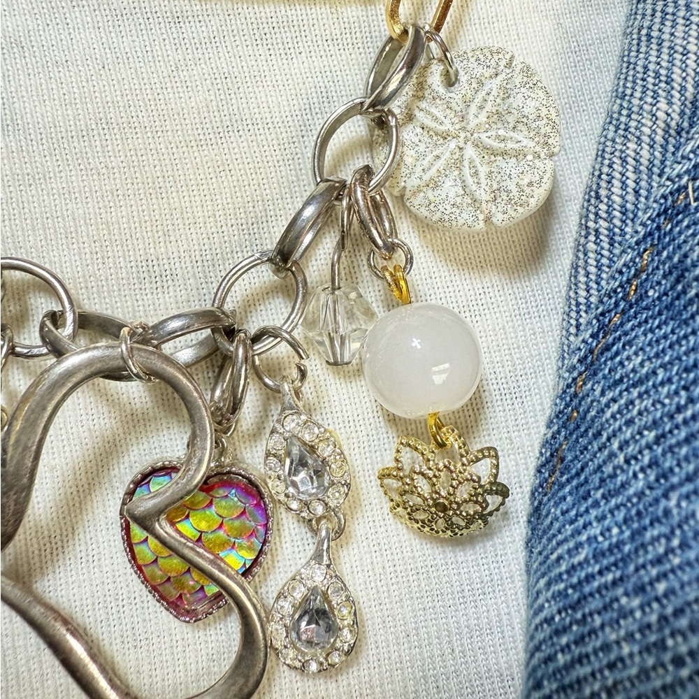 White gemstones and hearts multi charms layered necklace - Picture 4 of 5